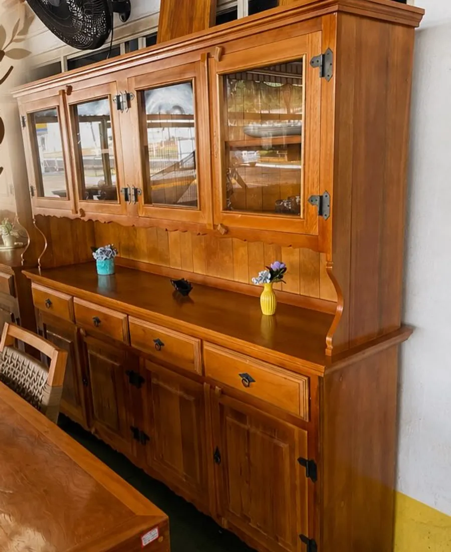 Armário farmácia em madeira maciça com vitrine
